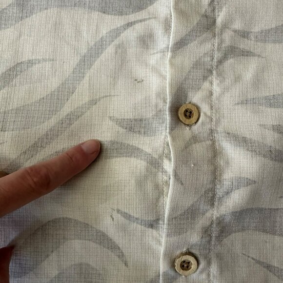 Tommy Bahama Mens Short Sleeve Button-Up Shirt S/P Silk Blend Beige & Gray Wave - Picture 4 of 9